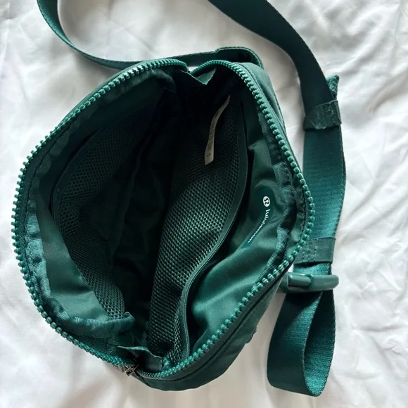 Lululemon Everywhere Belt Bag Large 2L - Picture 3 of 4